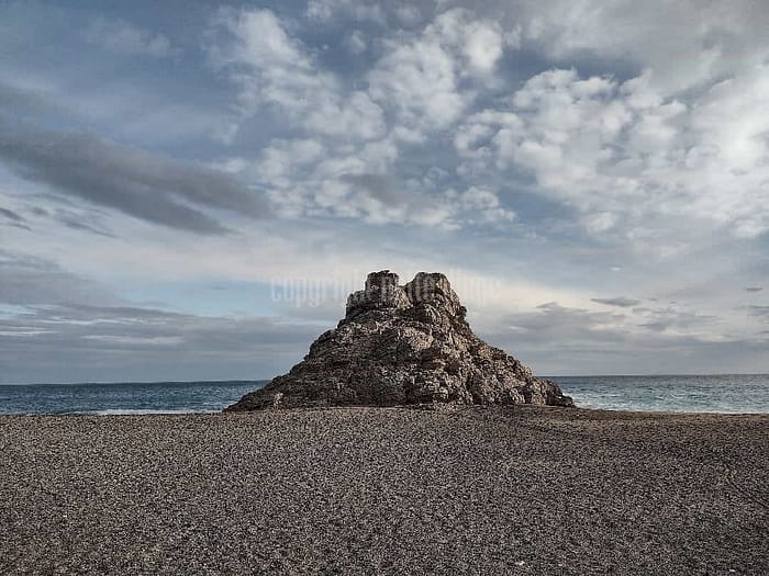 Bild Felsen am Strand bei Tarragona bearbeitet