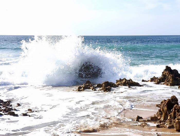 Brandung am Strand vor Porto Covo Portugal 7